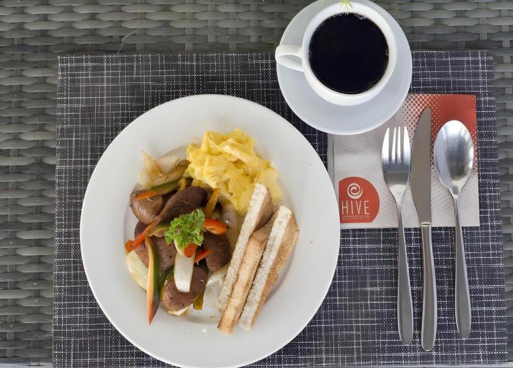 Hive Hotel Quezon City Buitenkant foto
