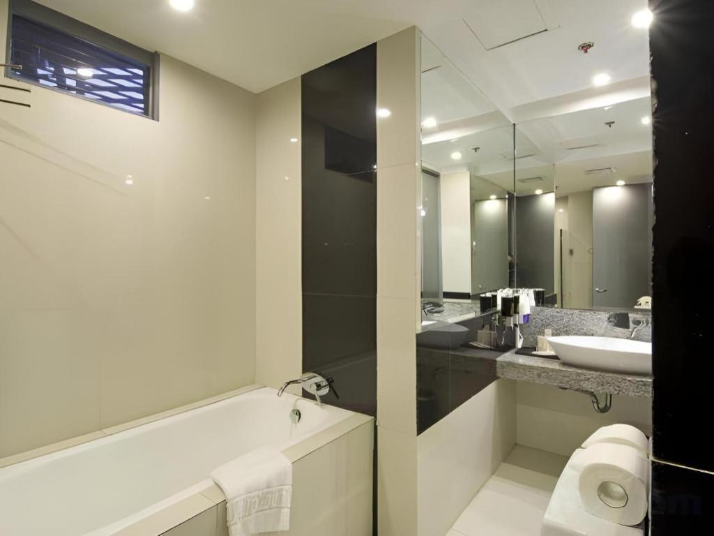 Hive Hotel Quezon City Buitenkant foto