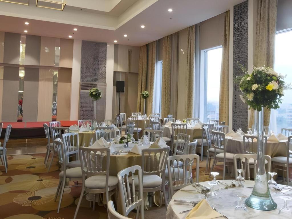 Hive Hotel Quezon City Buitenkant foto