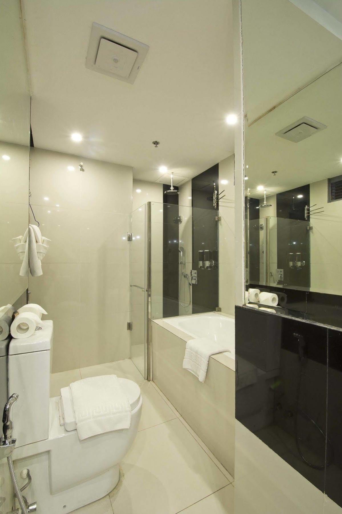 Hive Hotel Quezon City Buitenkant foto
