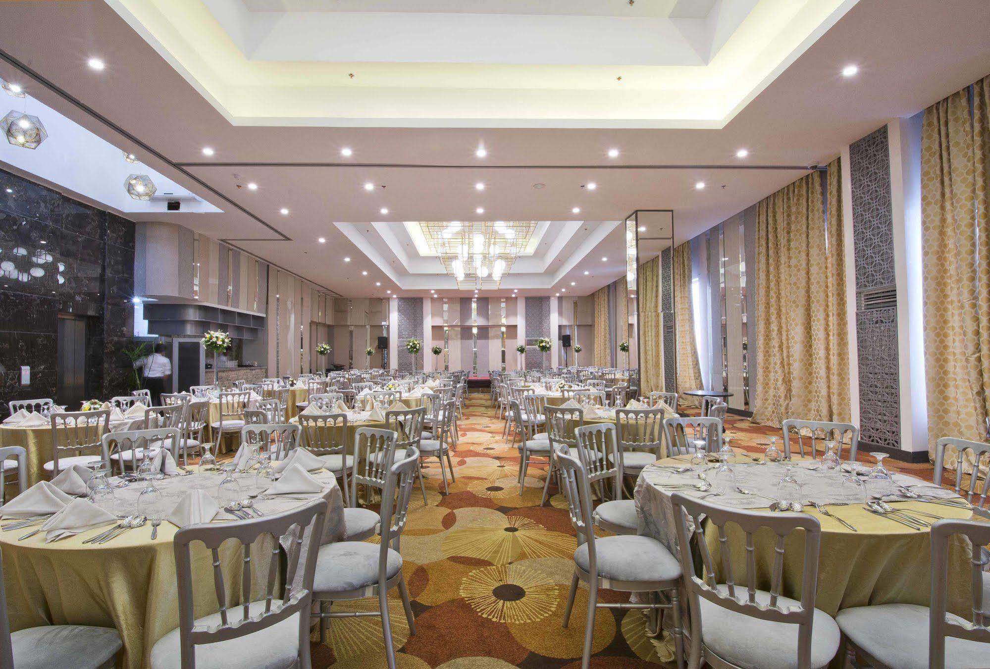 Hive Hotel Quezon City Buitenkant foto