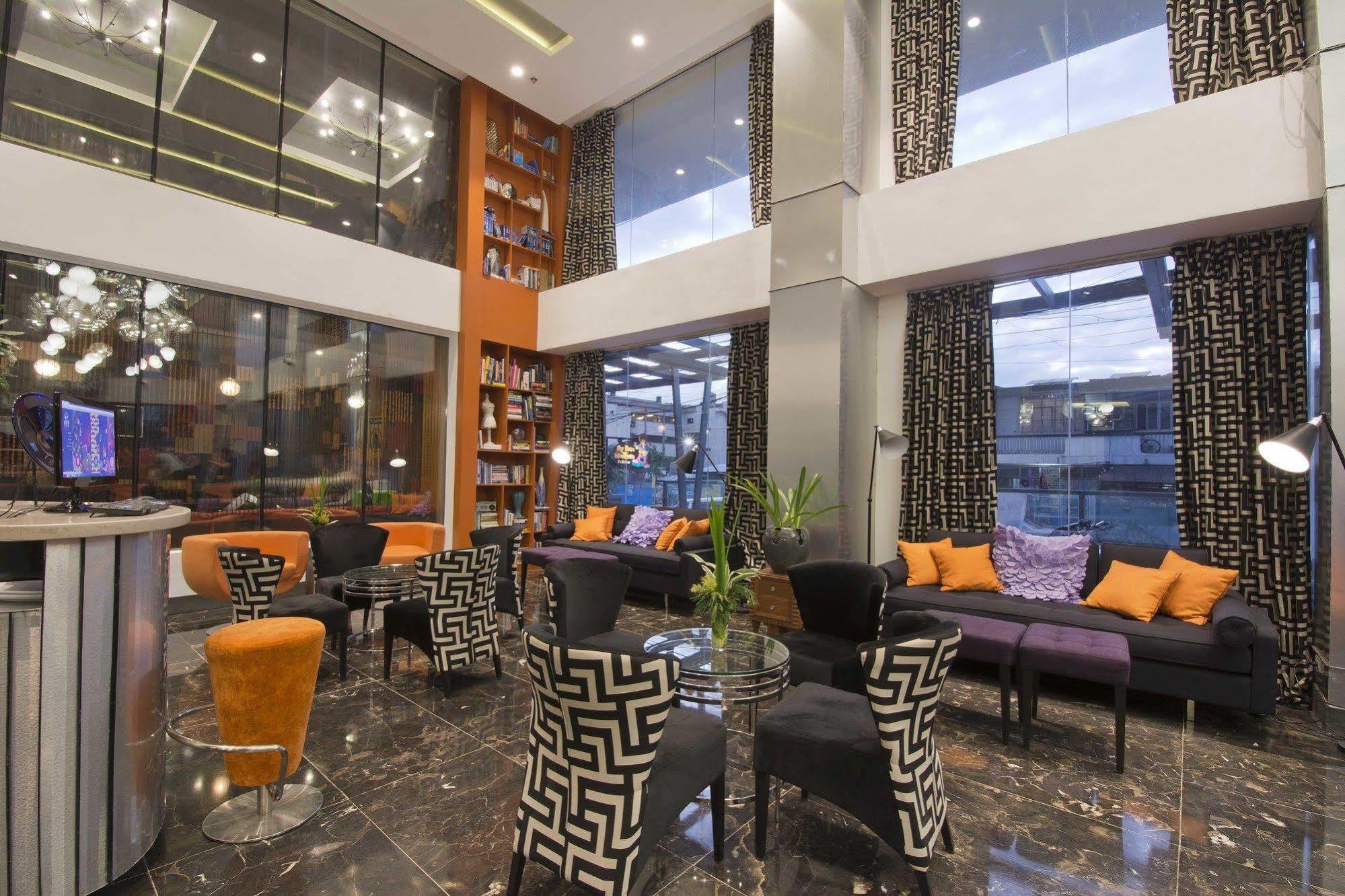 Hive Hotel Quezon City Buitenkant foto