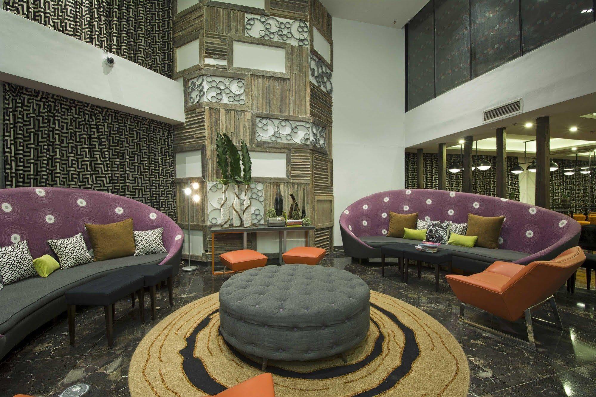 Hive Hotel Quezon City Buitenkant foto