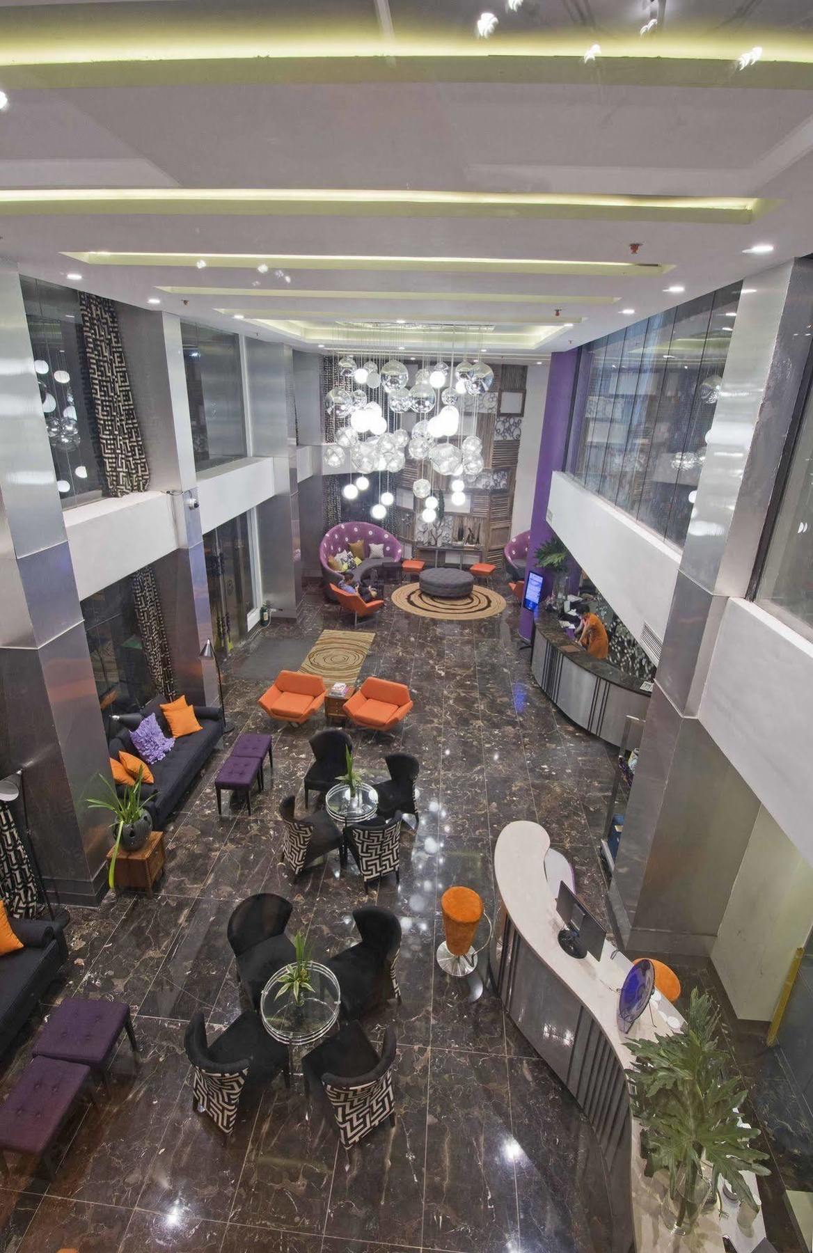 Hive Hotel Quezon City Buitenkant foto